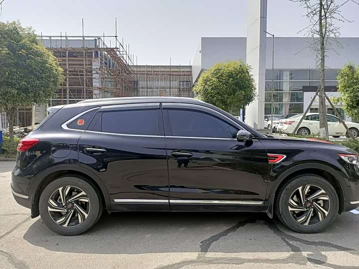 Фото 12 - Hongqi HS5