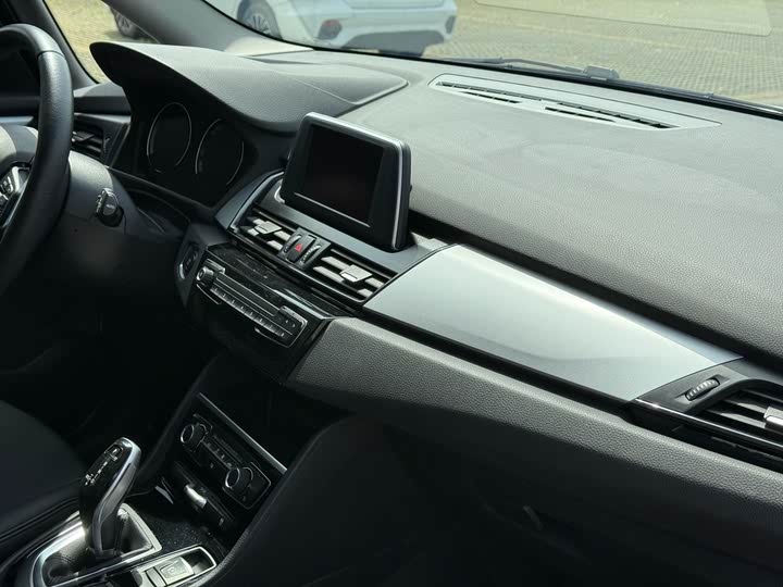 Фото 10 - BMW 2 Series Gran Tourer