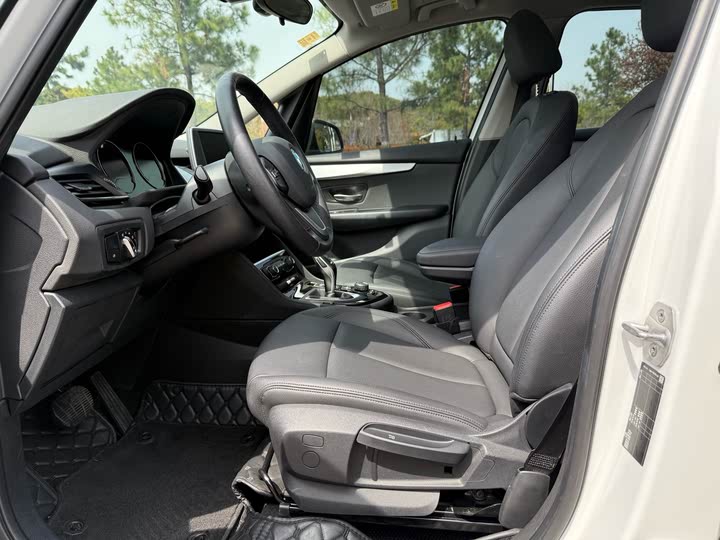 Фото 6 - BMW 2 Series Gran Tourer