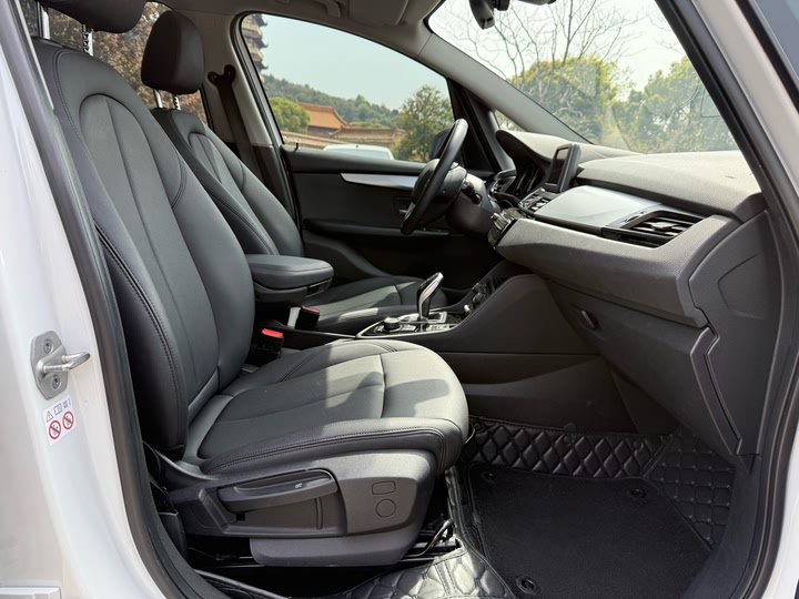 Фото 9 - BMW 2 Series Gran Tourer