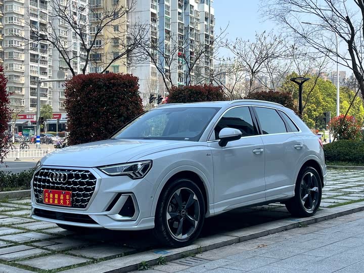 Фото 1 - Audi Q3