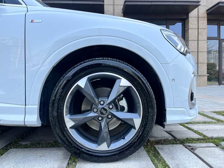 Фото 13 - Audi Q3