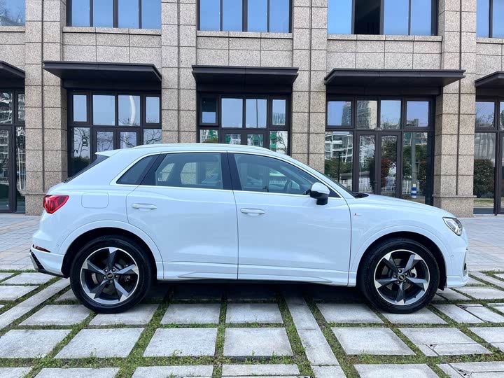 Фото 16 - Audi Q3