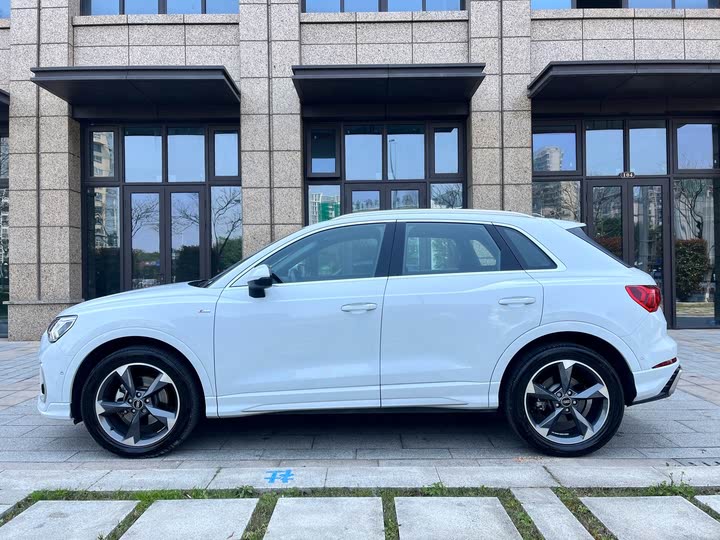 Фото 17 - Audi Q3