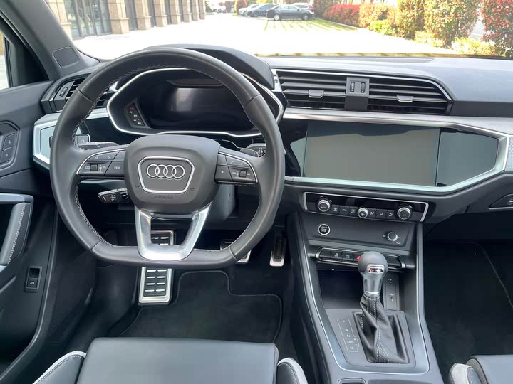 Фото 6 - Audi Q3