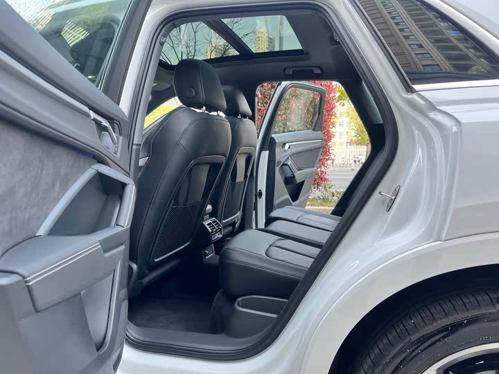 Фото 8 - Audi Q3