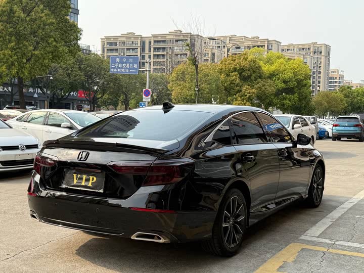 Фото 5 - Honda Inspire