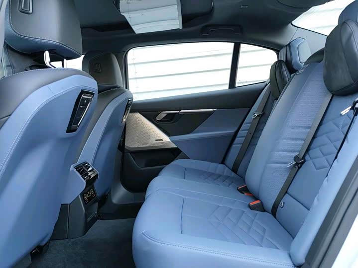 Фото 12 - BMW 5 Series