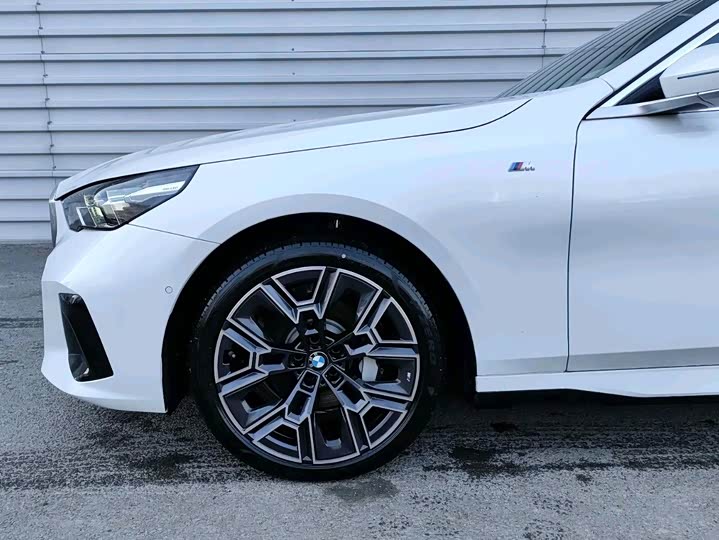 Фото 5 - BMW 5 Series