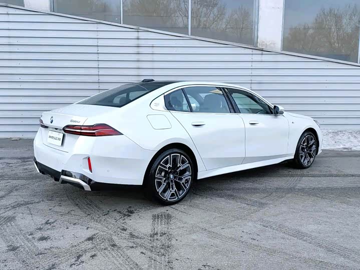 Фото 6 - BMW 5 Series