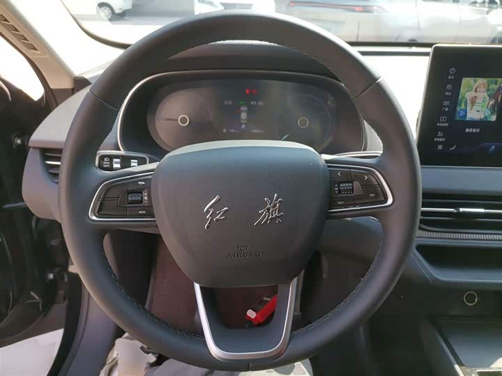 Фото 11 - Hongqi E-QM5