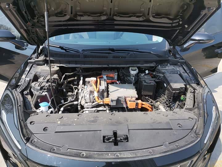 Фото 20 - Hongqi E-QM5