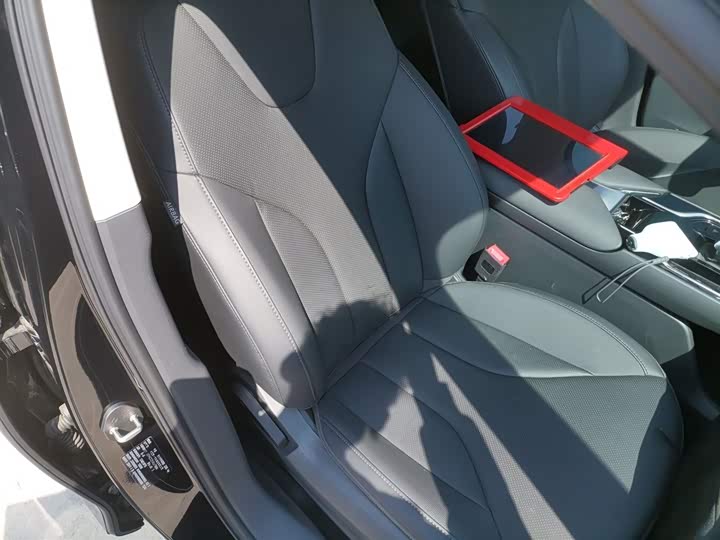 Фото 25 - Hongqi E-QM5