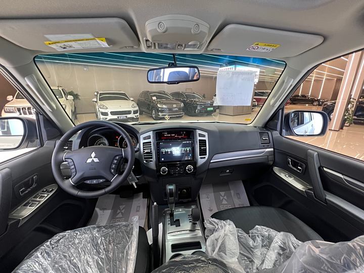 Фото 14 - Mitsubishi Pajero