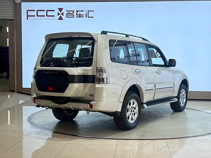 Фото 4 - Mitsubishi Pajero