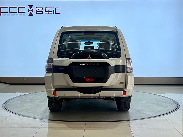 Фото 5 - Mitsubishi Pajero