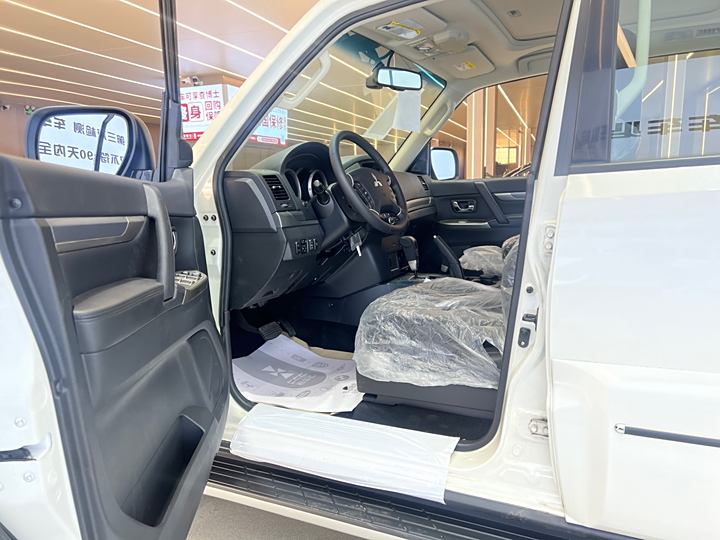 Фото 8 - Mitsubishi Pajero