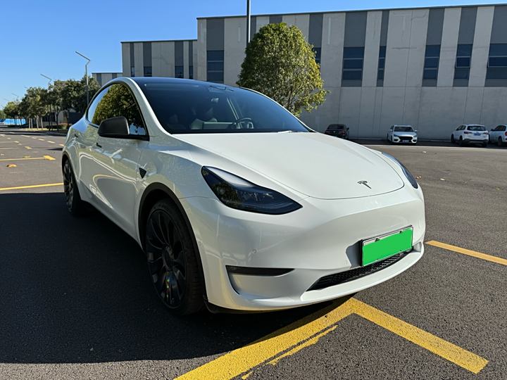 Фото 3 - Tesla Model Y
