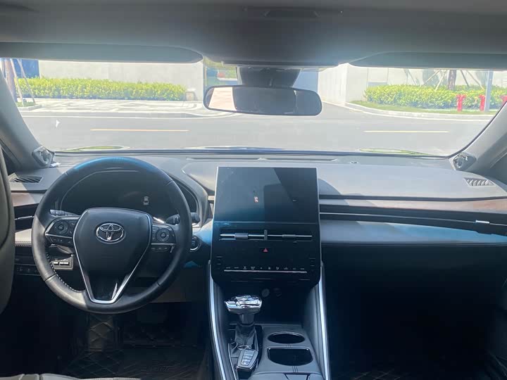 Фото 10 - Toyota Avalon