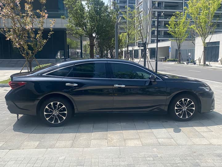 Фото 8 - Toyota Avalon