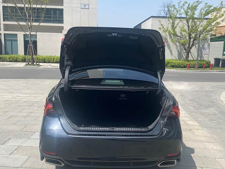 Фото 9 - Toyota Avalon