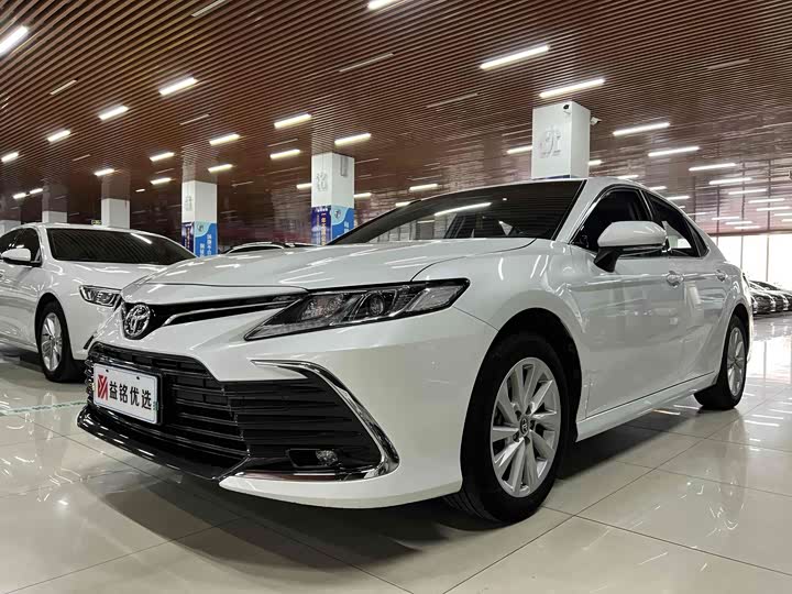 Фото 1 - Toyota Camry