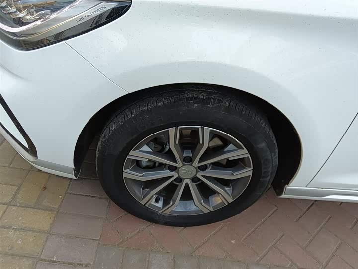 Фото 23 - BYD Song Max