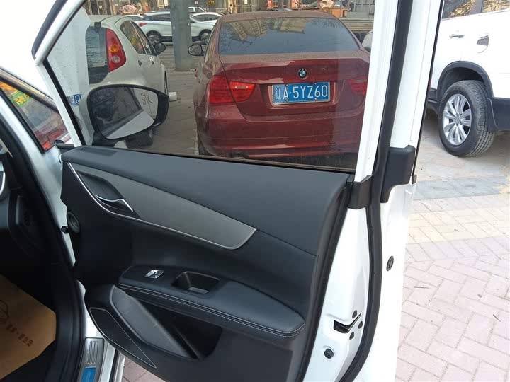 Фото 26 - BYD Song Max