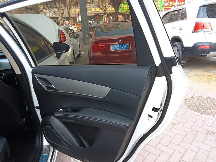 Фото 27 - BYD Song Max