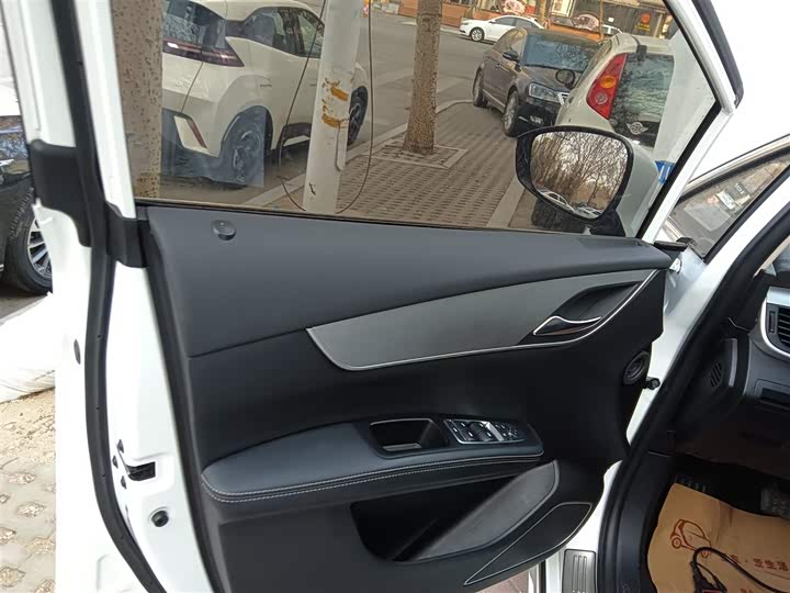 Фото 28 - BYD Song Max