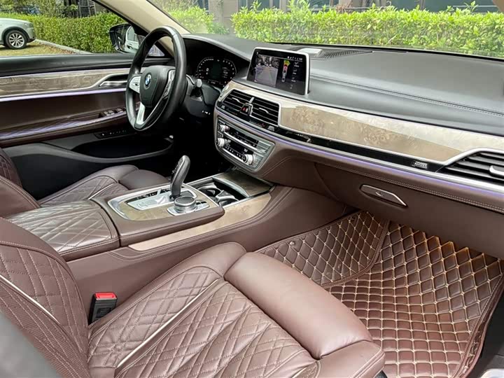 Фото 11 - BMW 7 Series