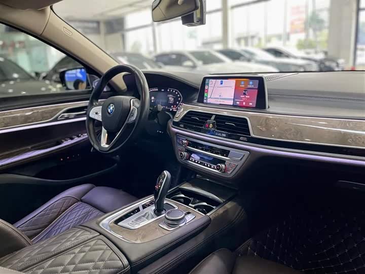 Фото 14 - BMW 7 Series