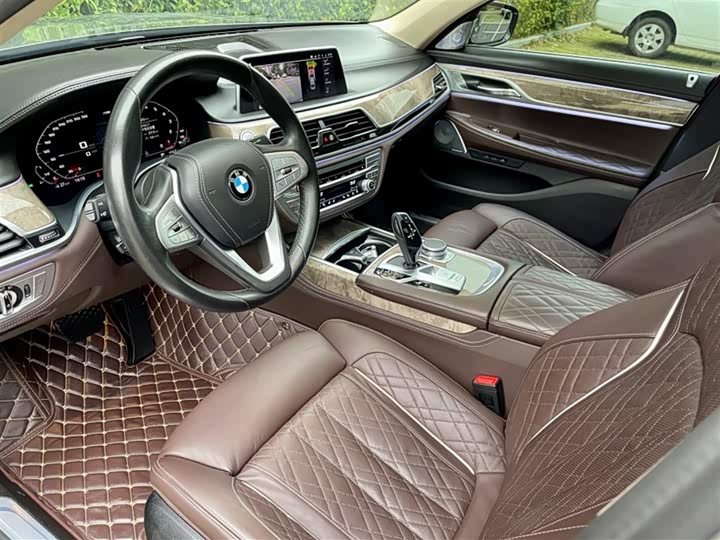 Фото 15 - BMW 7 Series