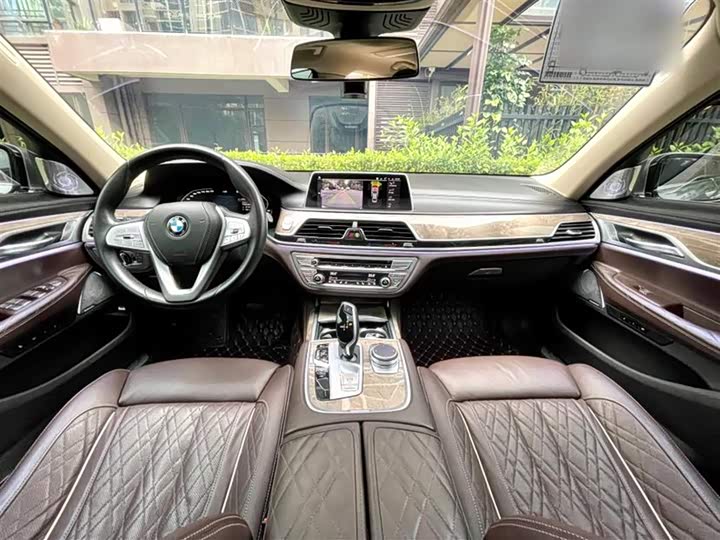 Фото 4 - BMW 7 Series