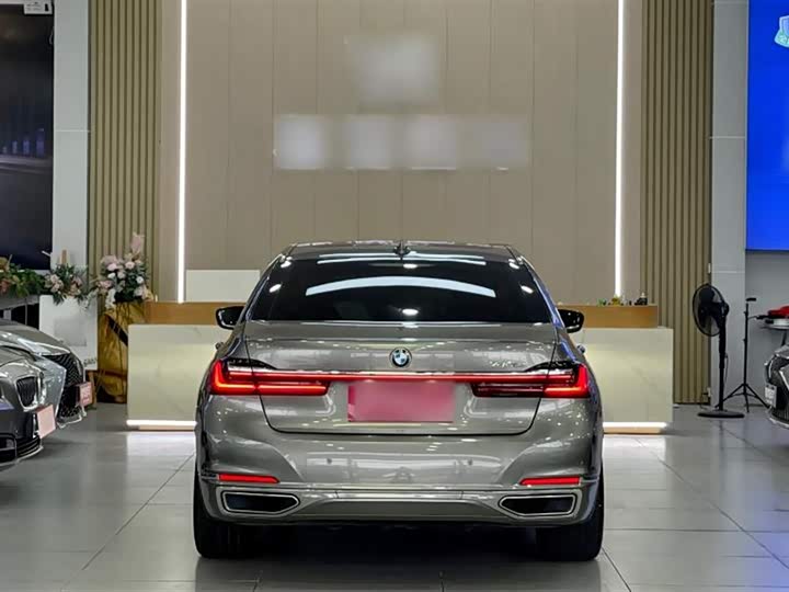 Фото 8 - BMW 7 Series