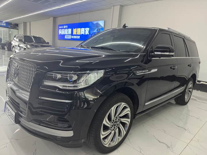 Фото 1 - Lincoln Navigator