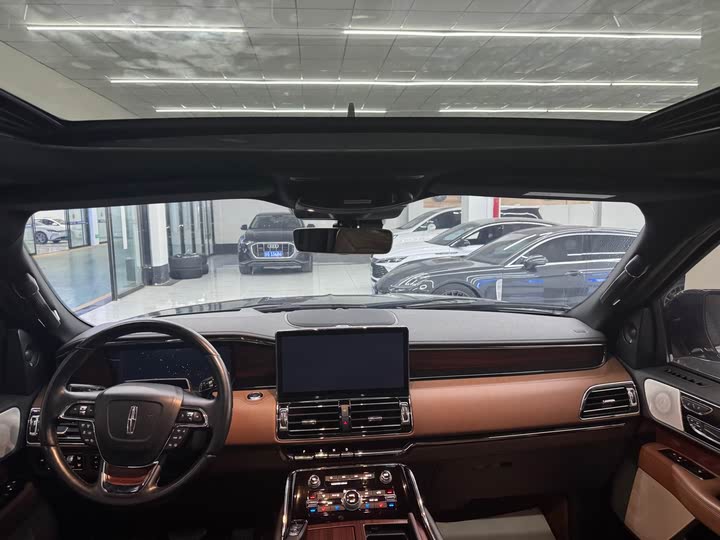 Фото 5 - Lincoln Navigator