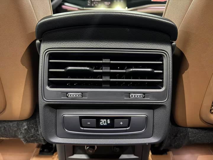 Фото 11 - Audi Q7