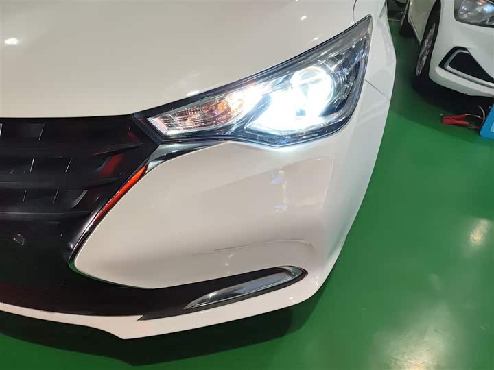 Фото 24 - Changan Alsvin