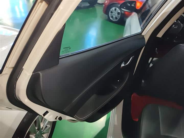 Фото 29 - Changan Alsvin