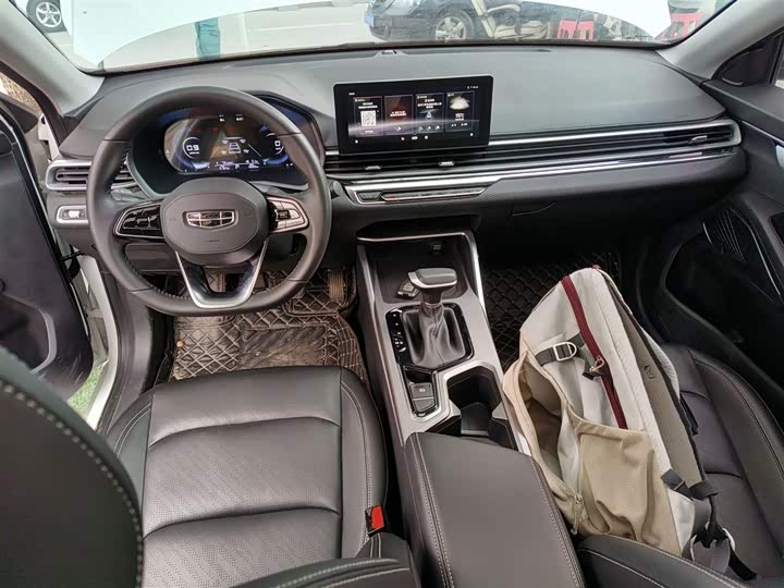 Фото 10 - Geely Emgrand