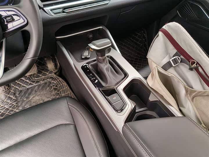 Фото 14 - Geely Emgrand