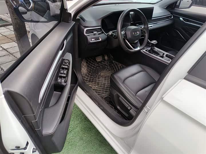 Фото 16 - Geely Emgrand