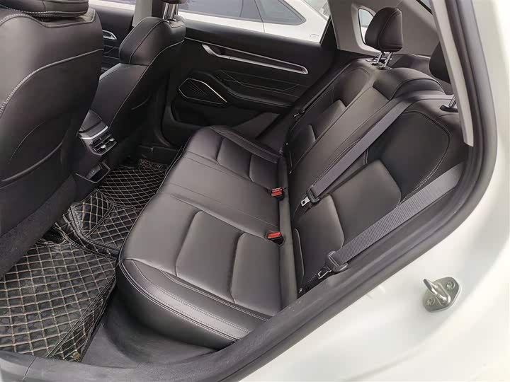 Фото 17 - Geely Emgrand