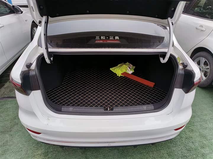 Фото 19 - Geely Emgrand