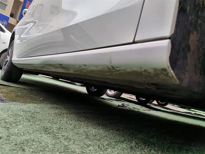 Фото 21 - Geely Emgrand