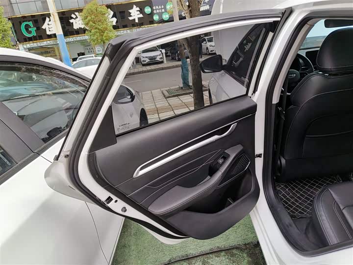 Фото 29 - Geely Emgrand