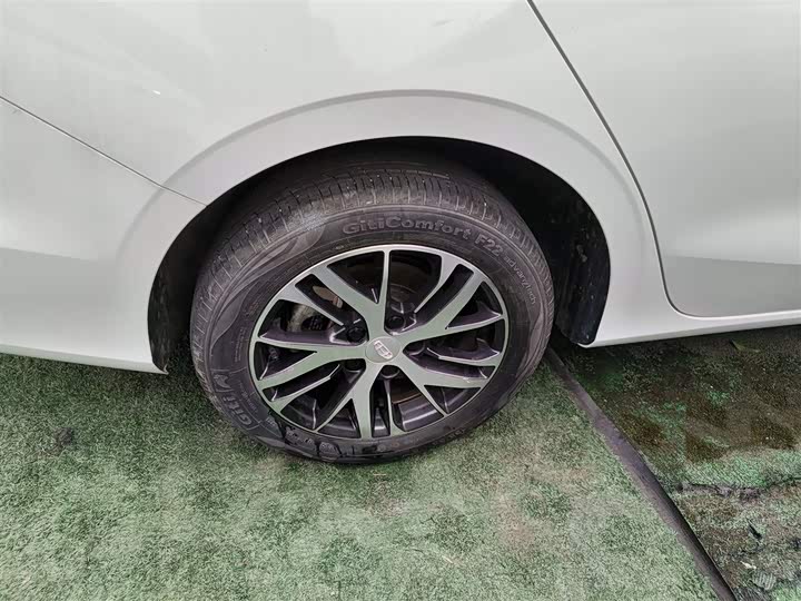 Фото 30 - Geely Emgrand