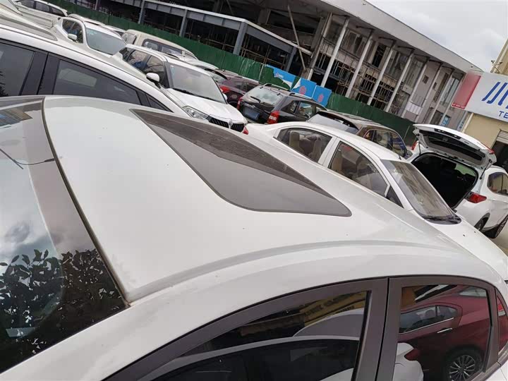 Фото 31 - Geely Emgrand