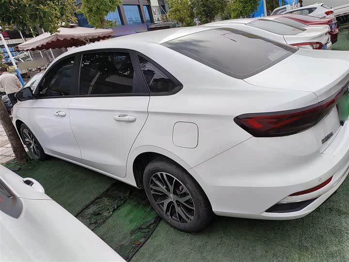 Фото 5 - Geely Emgrand